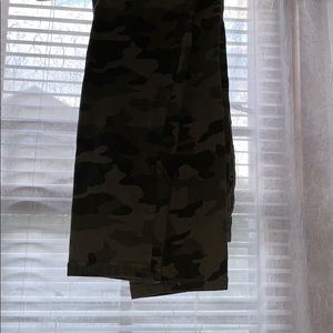 🖤universal thread camo skinny cropped pants